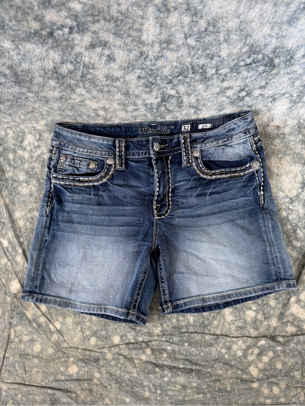 Miss Me Signature Embroidered Embellished Denim Shorts - 32 - Picture 2 of 13